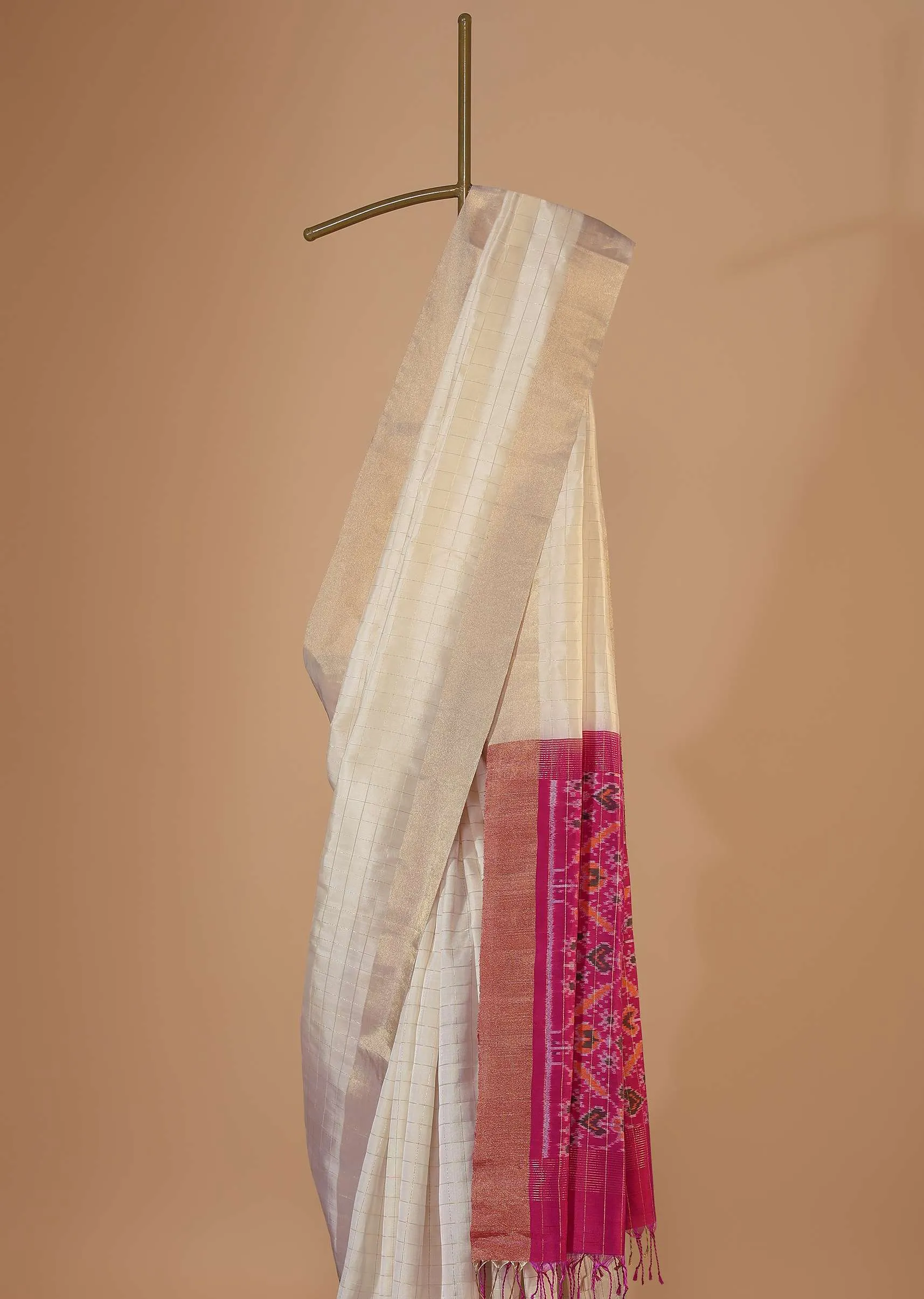 Daisy White Handloom Saree In Album South Silk With Ikat Patola Pallu And Unstitched Blouse