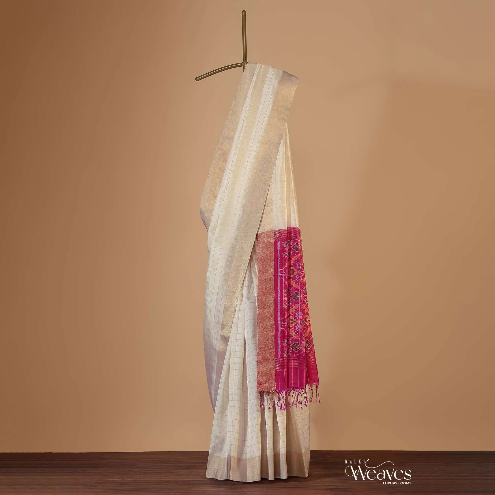 Daisy White Handloom Saree In Album South Silk With Ikat Patola Pallu And Unstitched Blouse